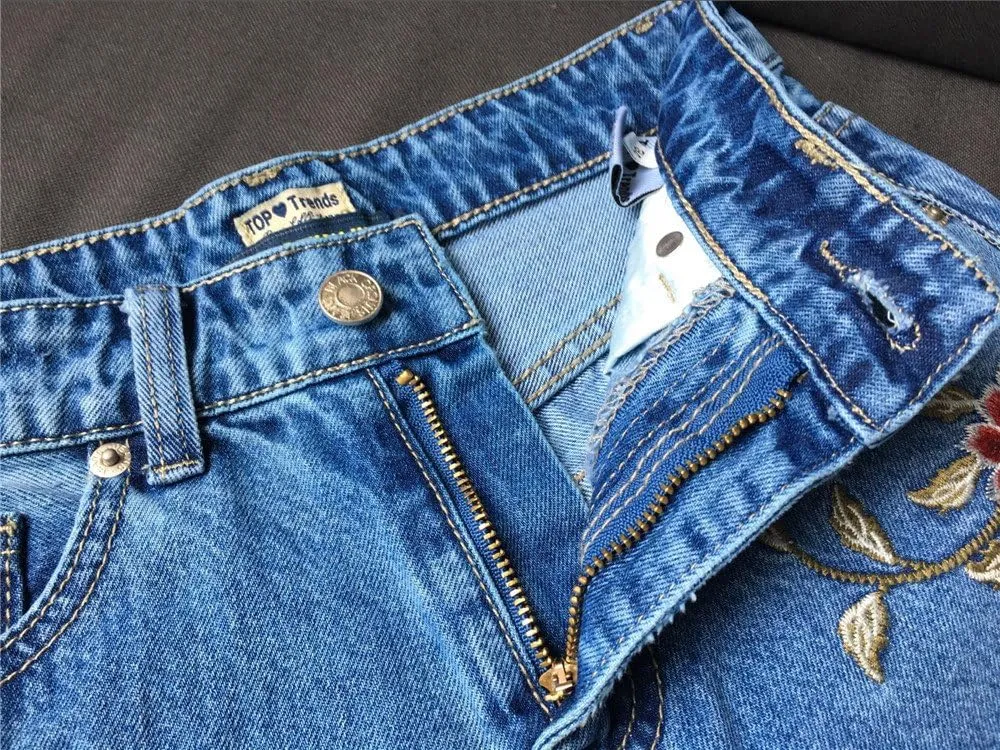 Dreamskull Women High Waist Frayed Hem 3D Daisy Floral Embroidered Denim Shorts